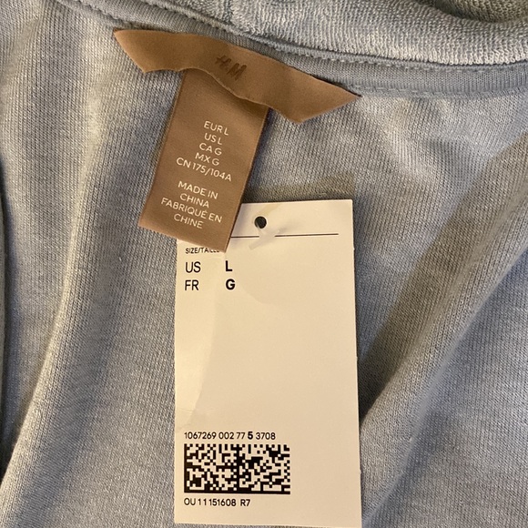 BNWOT H&M velour light blue cropped hoodie - Picture 3 of 3